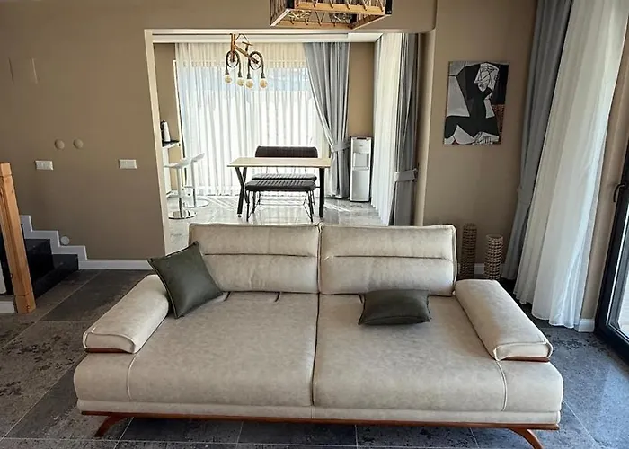 Lavida - Private Pool For 6 *