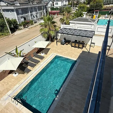 Lavida - Private Pool For 6 *