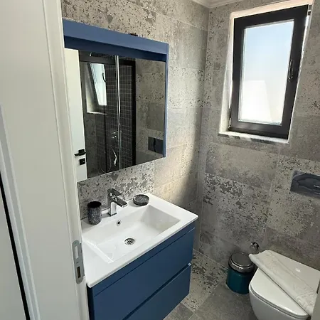 Lavida - Private Pool For 6 *