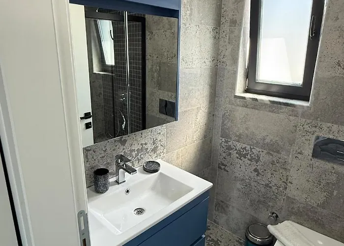 Lavida - Private Pool For 6 *